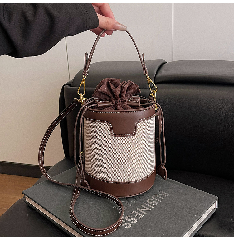 Bolso de mano cilíndrico de color contrastante para mujer, novedad 2026, estilo transfronterizo del Sudeste Asiático, a la moda, bandolera de un solo hombro