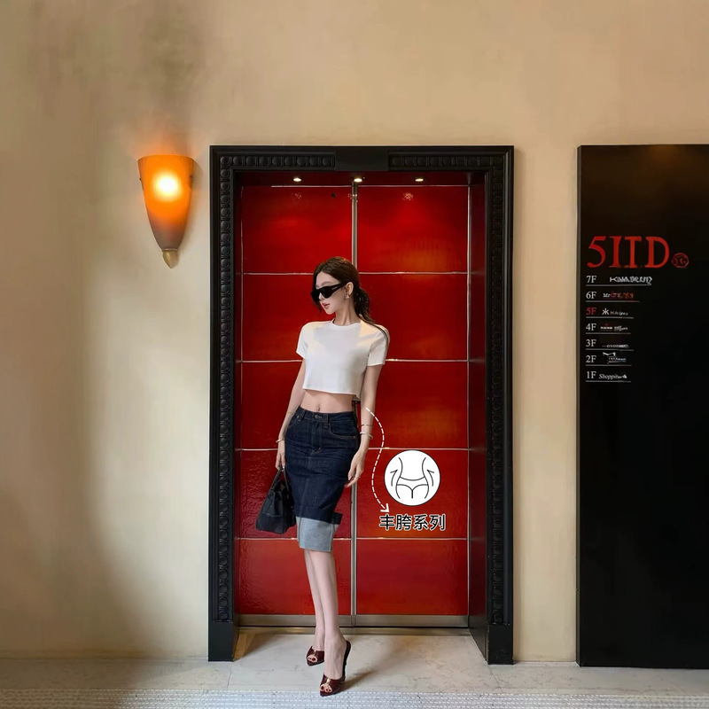 Korean-style niche denim skirt with built-in hip-enhancing effect, original denim color, cuffed hem, slim-fit, slimming, straight-cut skirt for women Korean-style niche denim skirt with built-in hip-enhancing effect, original denim color, cuffed hem, slim-fit, slimming, straight-cut skirt for women