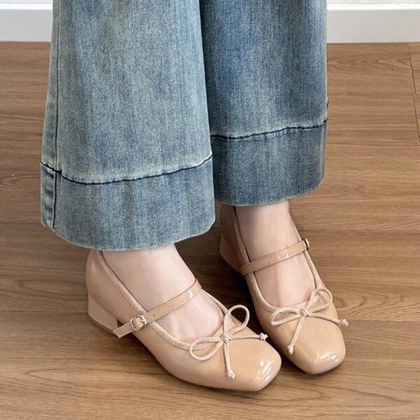 Retro Mary Jane shoes made of sheepskin leather with hidden heel…