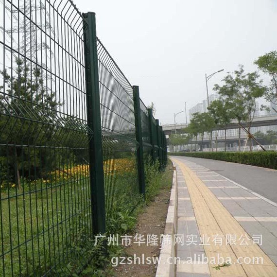 包胶护栏 小区围防护网 镀锌防护网 体育围网 铁艺铁艺护栏网