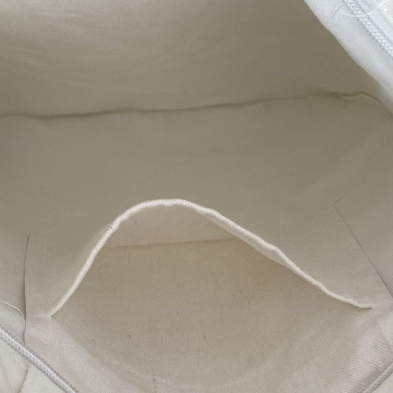 �հ׷����������װ�ɫ���ٴ�ʱ�������ѧ��������������ӡlogo