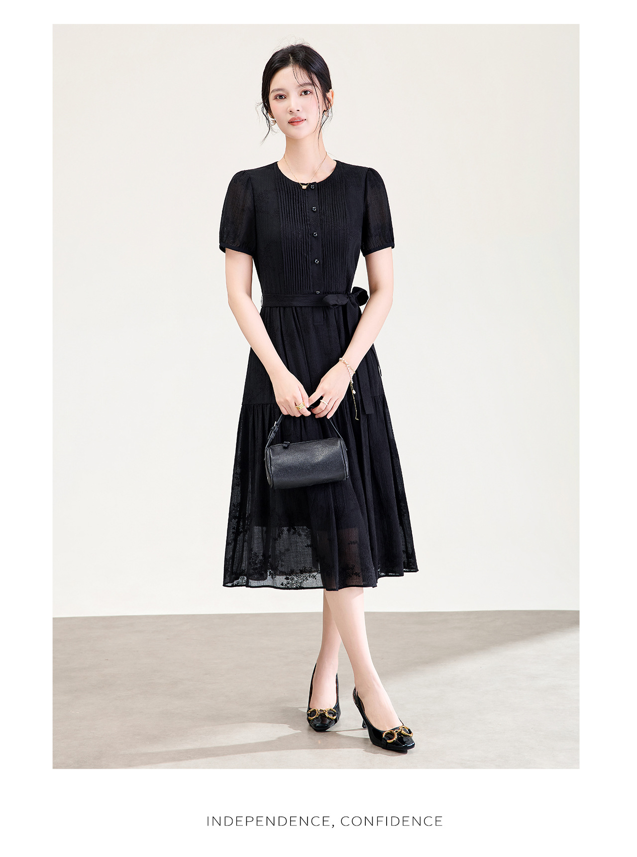 Váy maxi thêu hoa tay ngắn chất liệu tencel mềm mại — màu đen chi tiết 18