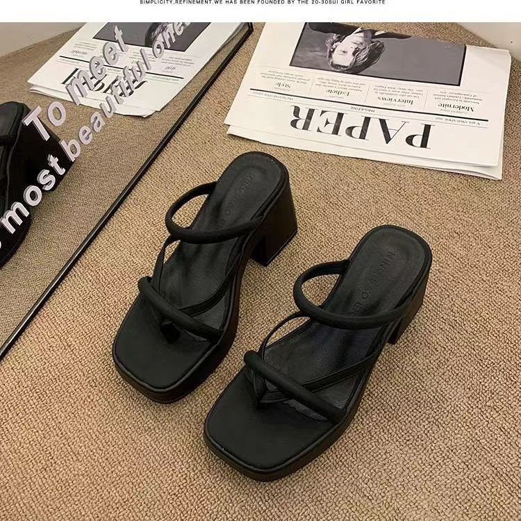 Moda de alto nivel sensación de clip de pies sandalinas en forma de zigzag para mujeres de verano con tacones gruesos de dedos expuestos red de tacones altos para mujeres