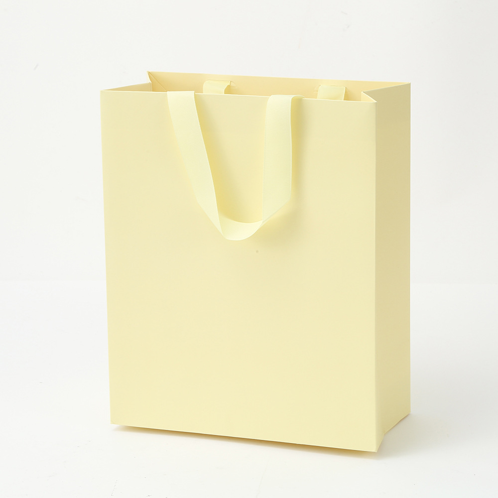 Bolsas de papel de mano de stock joyería ropa bolsa de papel de cartón blanco logotipo impresa bolsa de embalaje vertical bolsa sin cintura