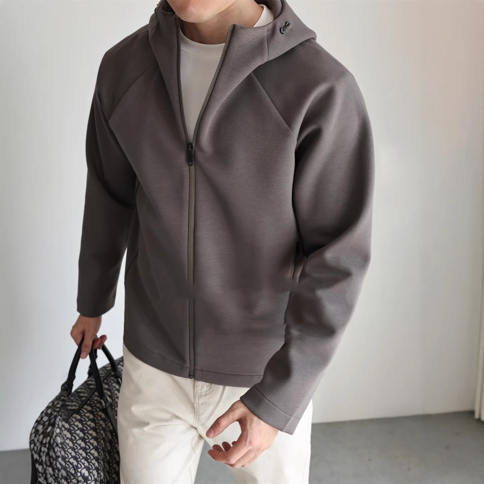 Sports long-sleeve with hood with zipper