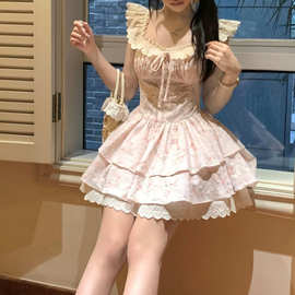 2026甜美小飞袖温柔碎花收腰修身显瘦方口领短款连衣裙