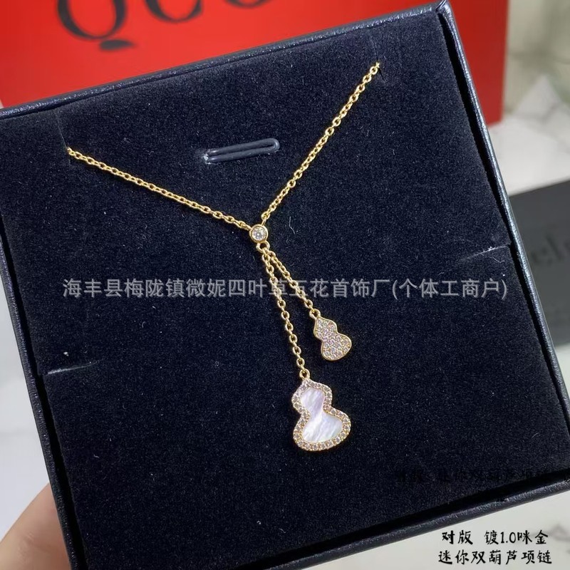 V金高級版ひょうたんネックレス、厚めの18Kローズゴールドメッキ、天然レッドカルセドニーと白蝶貝のペンダント、ダイヤモンドをあしらったダブルひょうたん|undefined