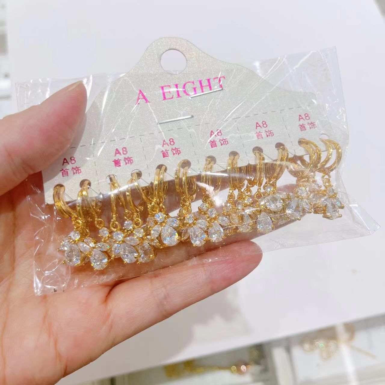 Botones transfronterizos de gota de agua pendientes de diamante chapados en oro pendientes de borda pendientes de zircón artificial pendientes de orejas nuevas orejas para mujeres