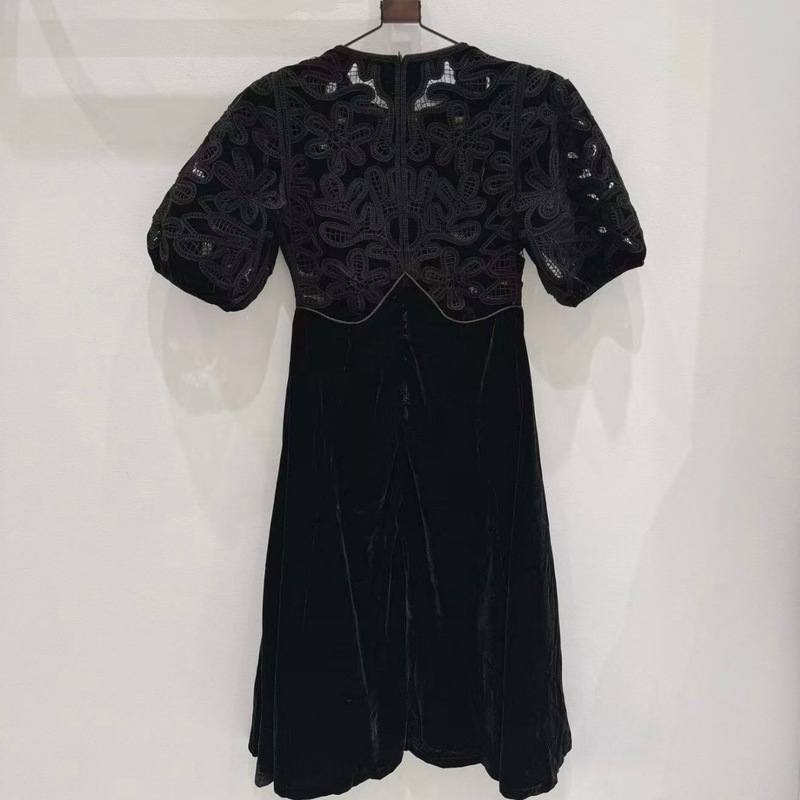 New York Niche Heavy Embroidery Round Neck Puff Sleeve Mid-Length Skirt Black Velvet Palace Style Elegant Dress for Women