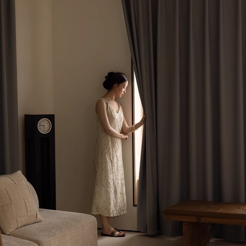 Nuevo tipo de imitación de cáñamo Taiguri cortina de aislamiento térmico y sombreado hotel dormitorio escuela de ingeniería de alquiler cortina de productos terminados