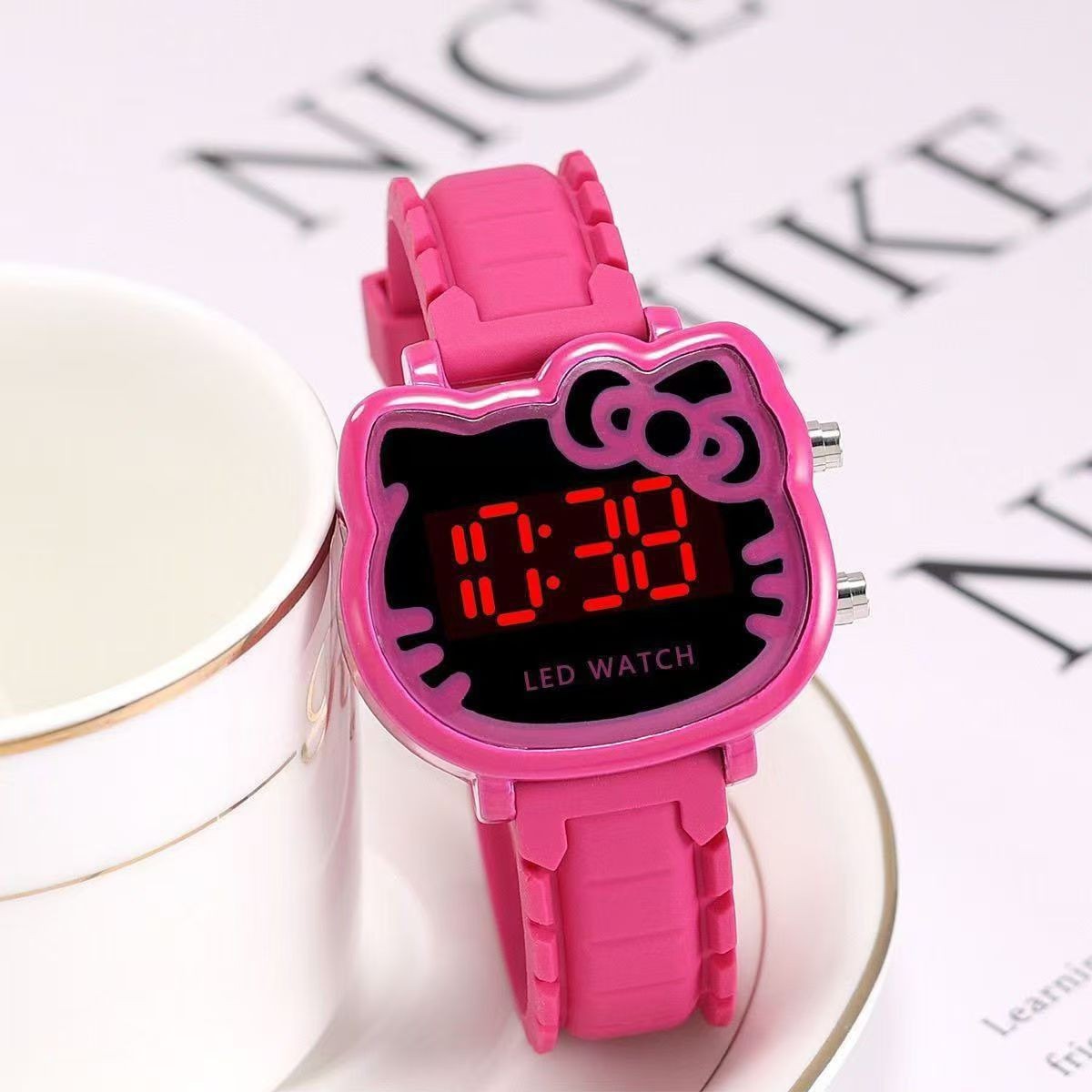 Manufacturer's Best-Selling Cartoon Kt Cat Led Electronic Watch for Little Girls, Cute Style for Primary and Secondary School Students, Silicone Watch Gift Box Version