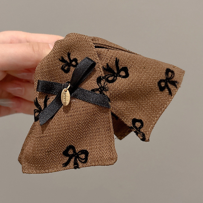 Elegante retrógrado leopardo triángulo clip de agarre mujer 2025 nuevo clip de cabello de cabeza de tiburón clip de cabello adornamiento para el cabello