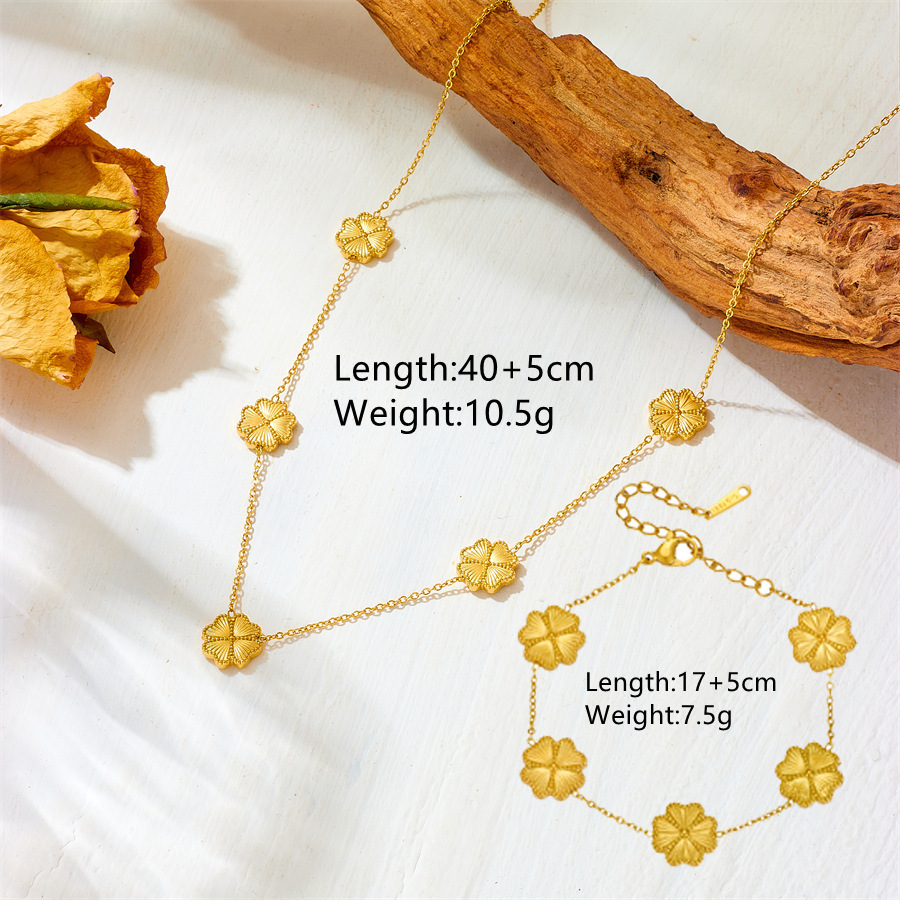 Sparkling Designer Ring For Women, Elegant And Comfortable Piece_voghion.com