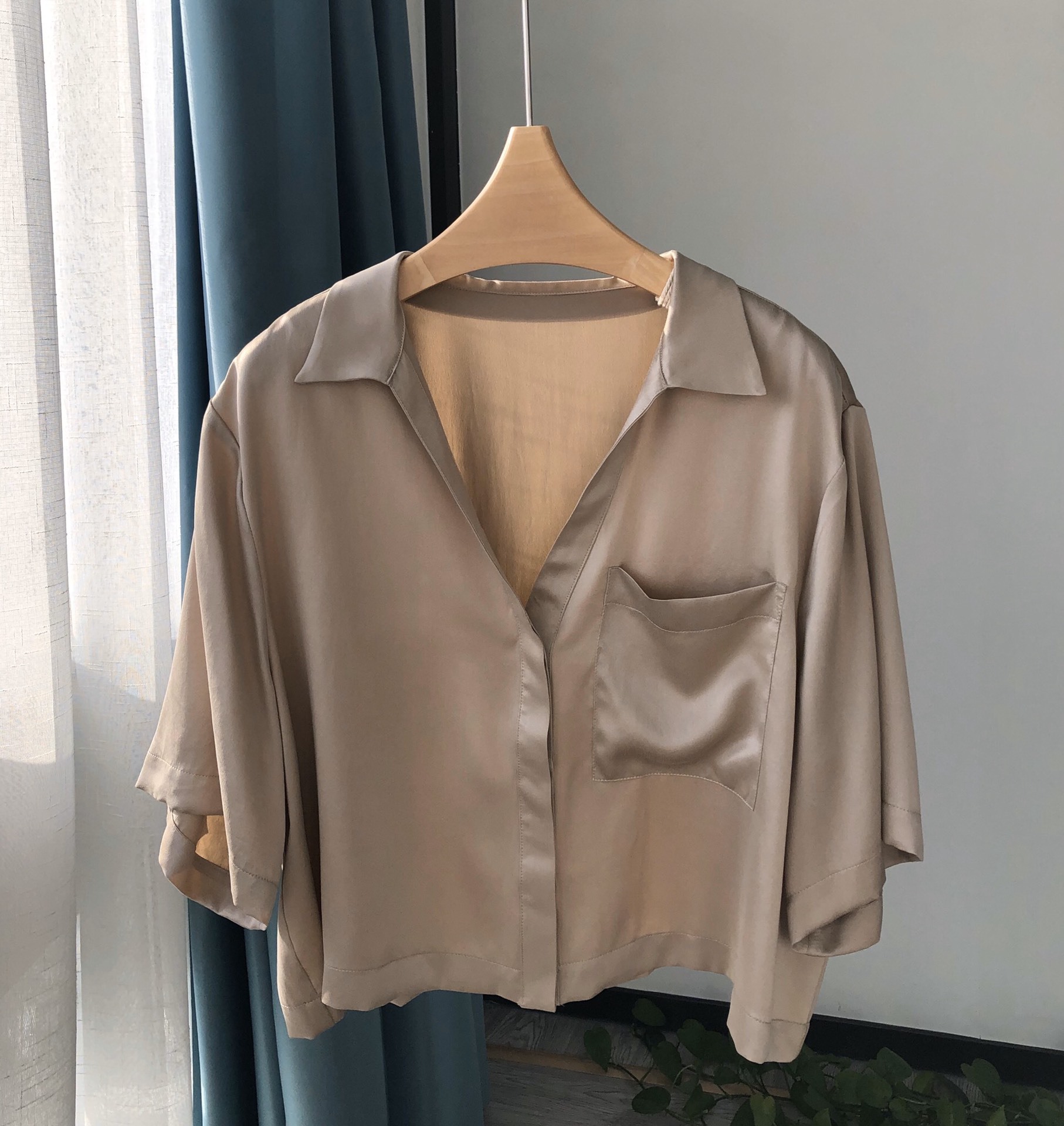 라펠 짧은 소매 샴페인 골드