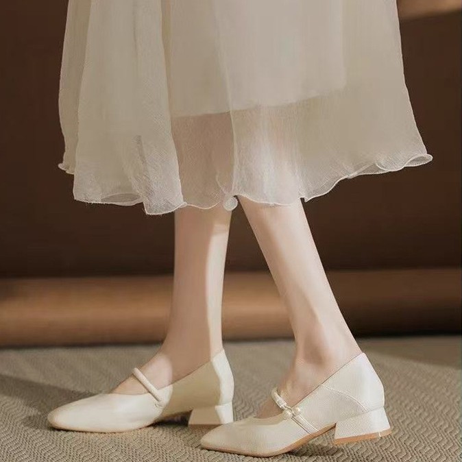 2026 primavera nueva cabeza cuadrada de tacones gruesos zapatos de cuero suave de mujer zapatos franceses superficiales vestido de moda universal