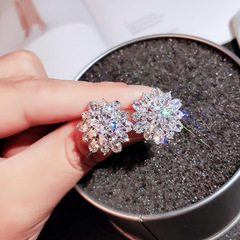 大げさな太陽の花の水晶のs925銀の針の韓国版の個性の気質のピアスのファッションのイヤリングのシンプルで軽い贅沢な耳飾り