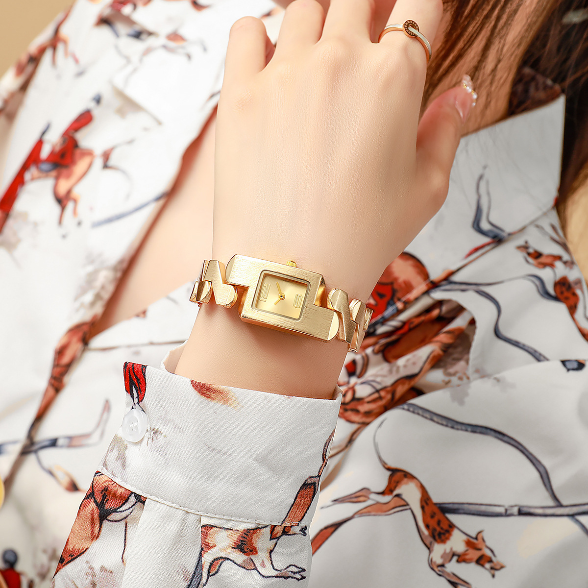 Retro square quartz elegant fashionable golden classic bracelet