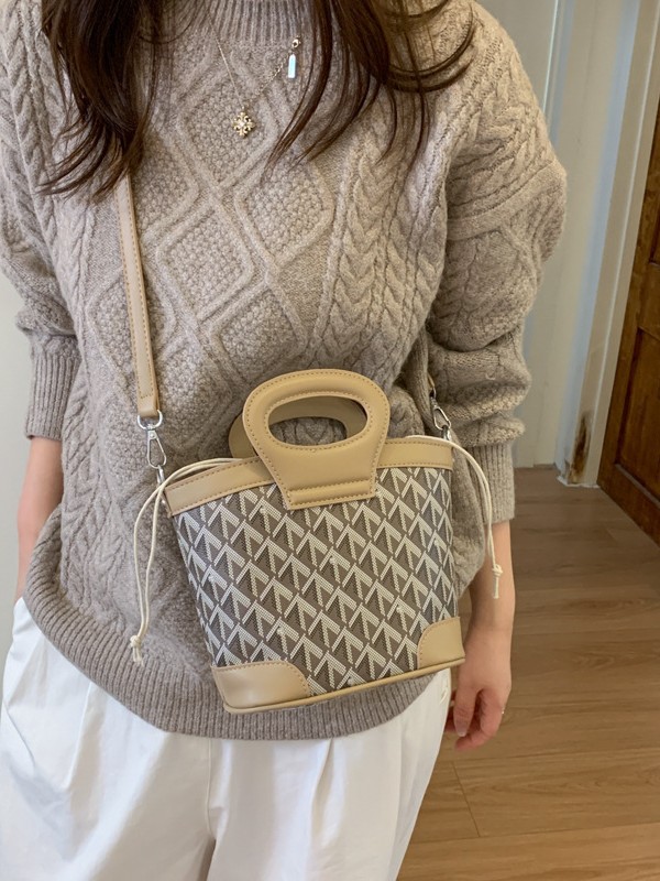 Bolsa de cubo de tela coreana para mujeres 2025 nueva moda transfronteriza nicho de alta calidad bolso de hombro