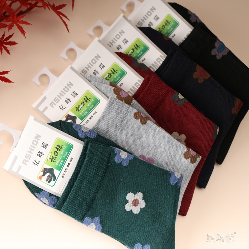 Xinjiang Cotton Mother Adult Socks Mid-tube Socks Small Flower Socks Women's Autumn and Winter Middle-aged Women's Socks Spring and Autumn Old Lady Xinjiang Cotton Mother Adult Socks Mid-tube Socks Small Flower Socks Women's Autumn and Winter Middle-aged Women's Socks Spring and Autumn Old Lady