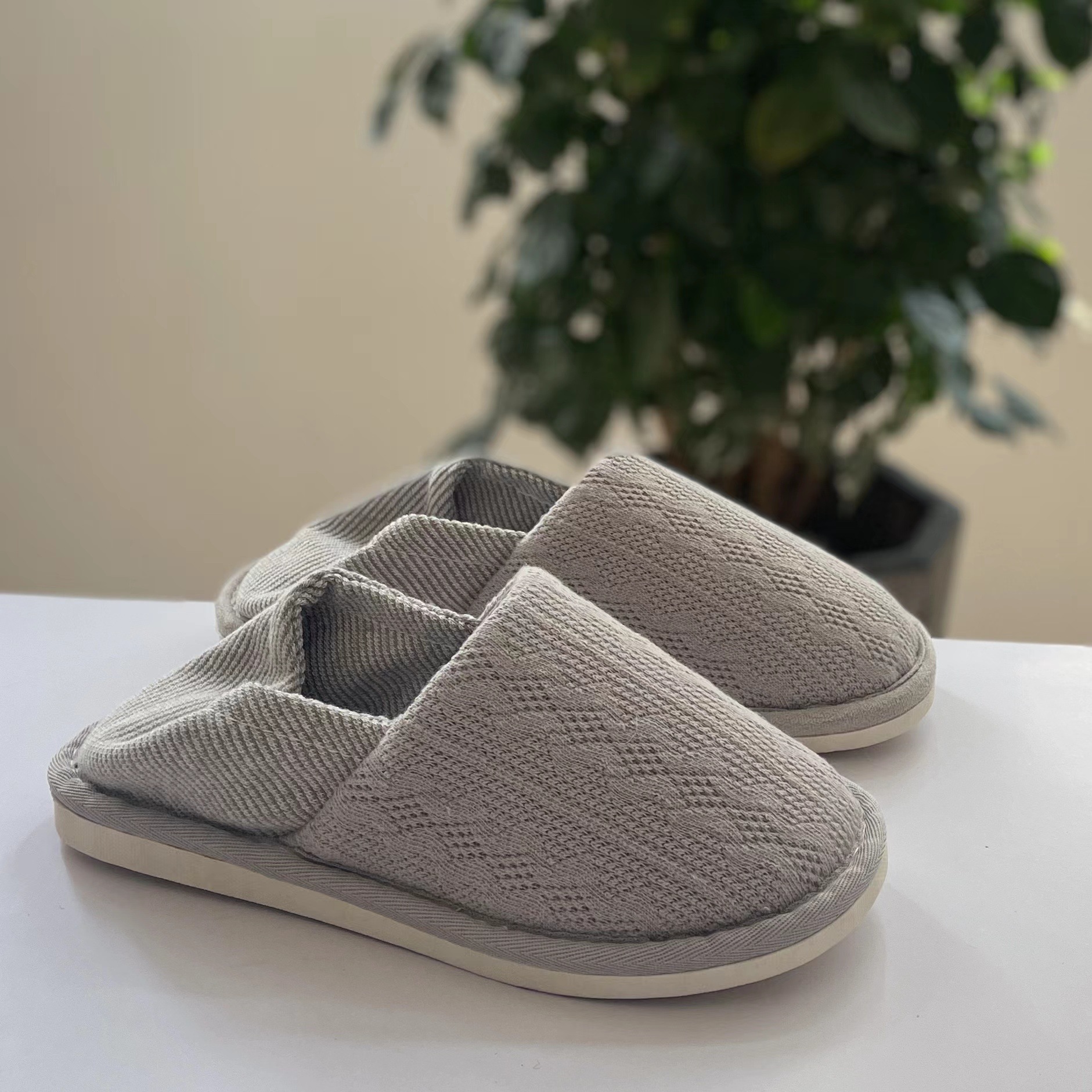 Primavera de tamaño extra grande Primavera y otoño hogar soplando mudos de fondo suave Zapatillas de algodón pre-embarazo y post-embarazo primavera y verano confinamiento zapatos