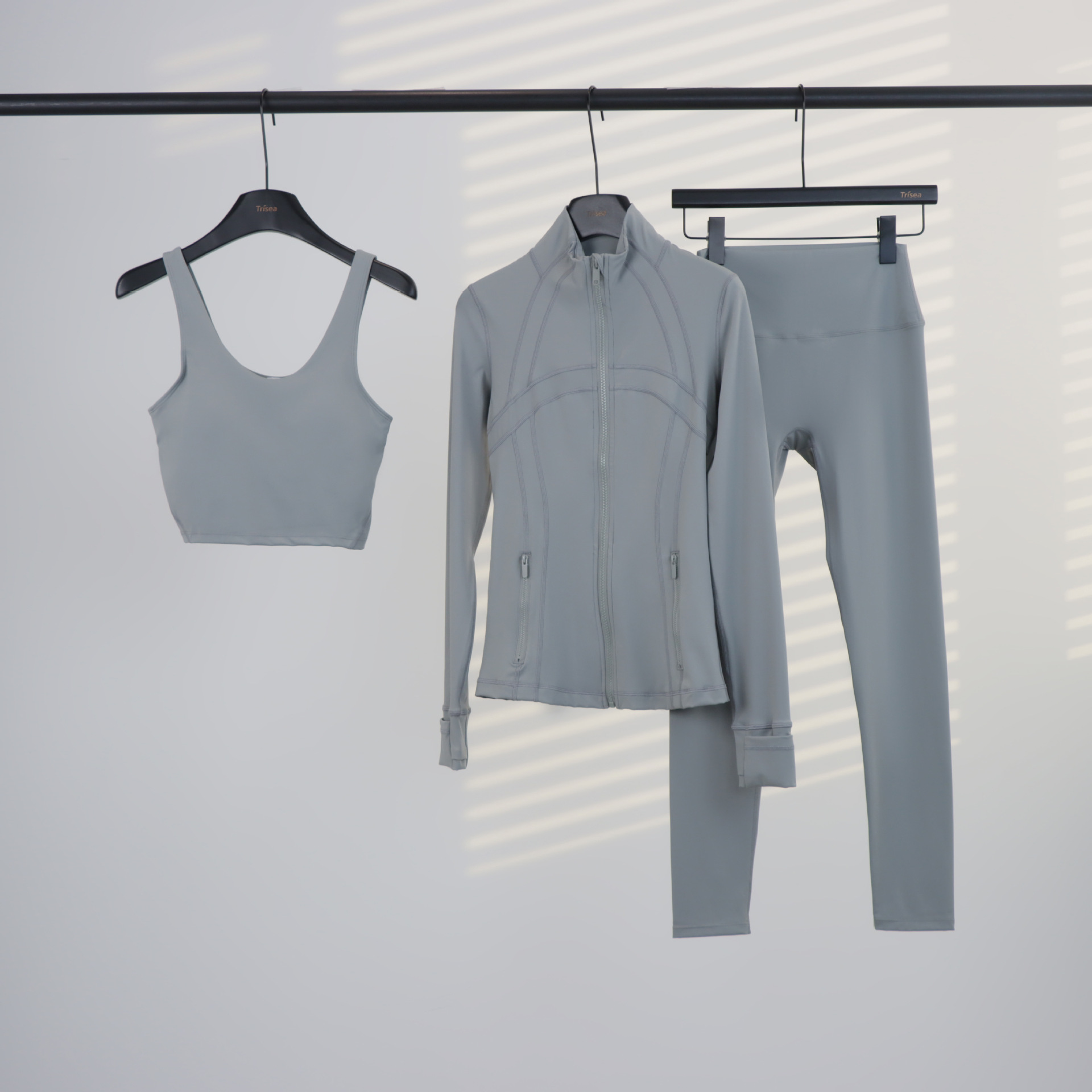 Conjunto de yoga LULU de tres piezas: chaqueta, camiseta sin mangas con cuello en U y leggings de cintura alta para mujer.