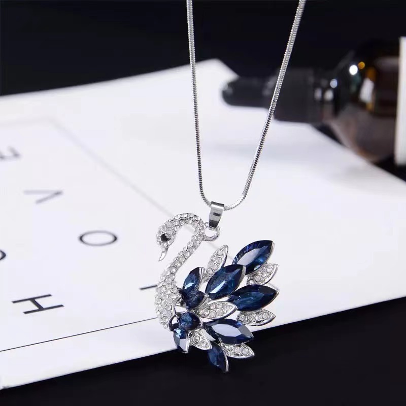 Simple elegante nuevo Cisne cristal estilo coreano suéter largo cadena collar de las mujeres Otoño e Invierno versátil borla accesorios moda