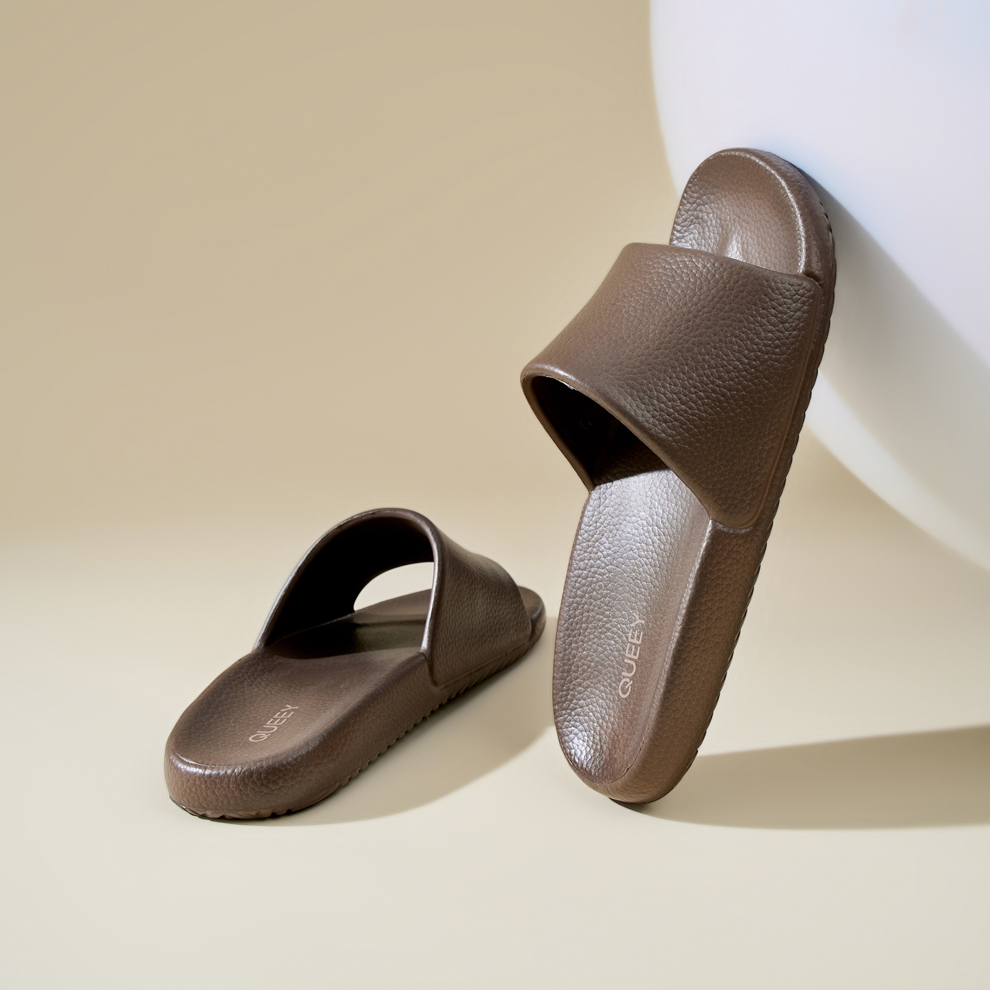 Slippers voor dames zomer 2026 nieuwe indoor badkamer baden antislip bovenkleding dikke zolen antibacteriële en deodorant comfortabele slippers voor dames
