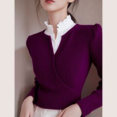 今年流行した美しい洋風独特のユニークな上着秋冬の純色vネックニットのカーディガンの中に女性がいます。