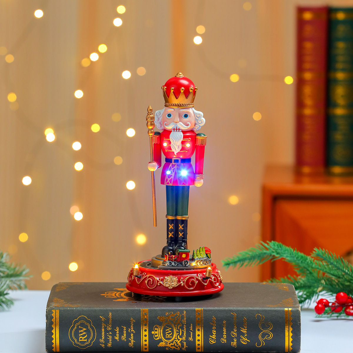 Una variedad de adornos de caja de música luminosa de resina giratoria de Navidad, adornos de tren giratorio, regalos de Navidad