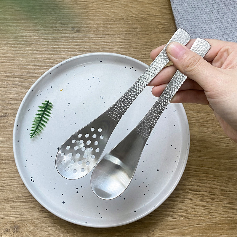 304 스테인레스 스틸 필터 스푼 일본 망치 메쉬 얼룩 숟가락 작은 소재 소쿠리 통조림 과일 스푼
