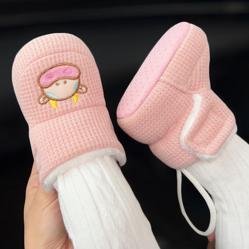 Soft-soled winter padded baby shoes for 0-1 year old boys and girls, non-slip walking shoes with plush lining, warm and thick learning to walk cotton shoes