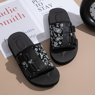 New Summer Fashion Casual Slippers Men's Lightweight Thick Bottom Outer Wear Slippers Hip-hop Buckle European and American Sandals