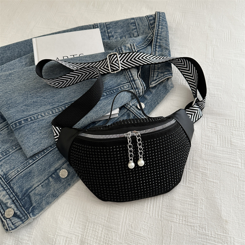 Nueva sensación de alta calidad bolso de diamante brillante coreano, bolso de hombro de moda, lujo ligero, bolso de pecho portátil con cinturón ancho de diamante caliente.