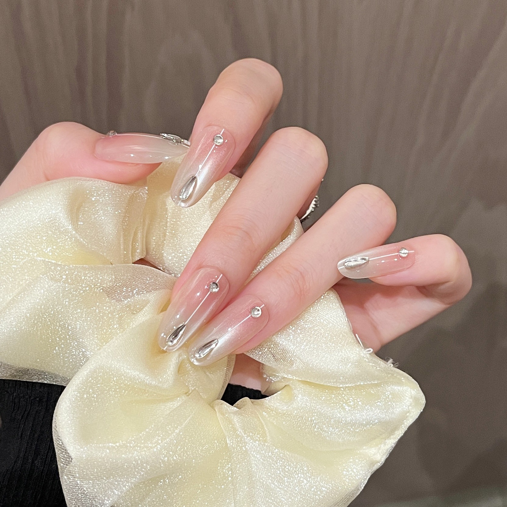 Verano nuevo estilo suave y simple ojo de gato uñas uñas parche de uñas de uñas de longitud media ovalada de longitud media terminado desmontable