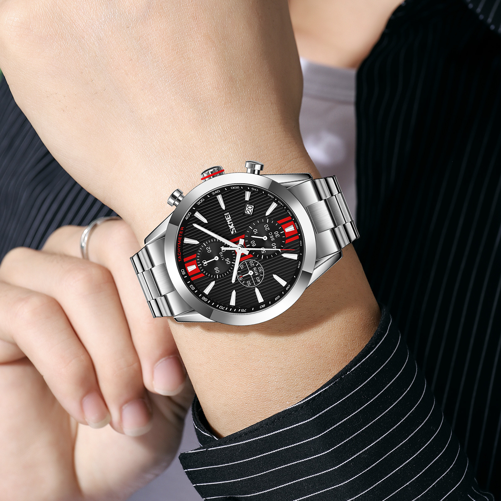 Momento de relojes de hombre transfronterizos tres ojos cronógrafo calendario multifuncional acero correa relojes de cuarzo fábrica al por mayor spot