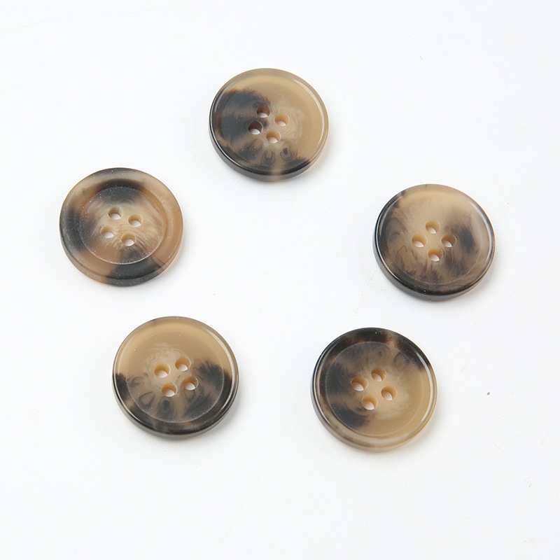 厂家供应树脂仿牛角批发钮扣树脂纽扣木头纽扣贝壳纽扣塑料电镀纽