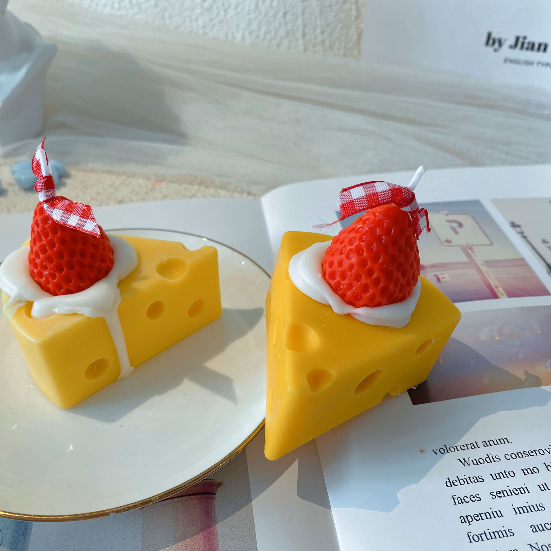 Aromatherapy Candle Strawberry Cake Scented Gift For Holiday_voghion.com