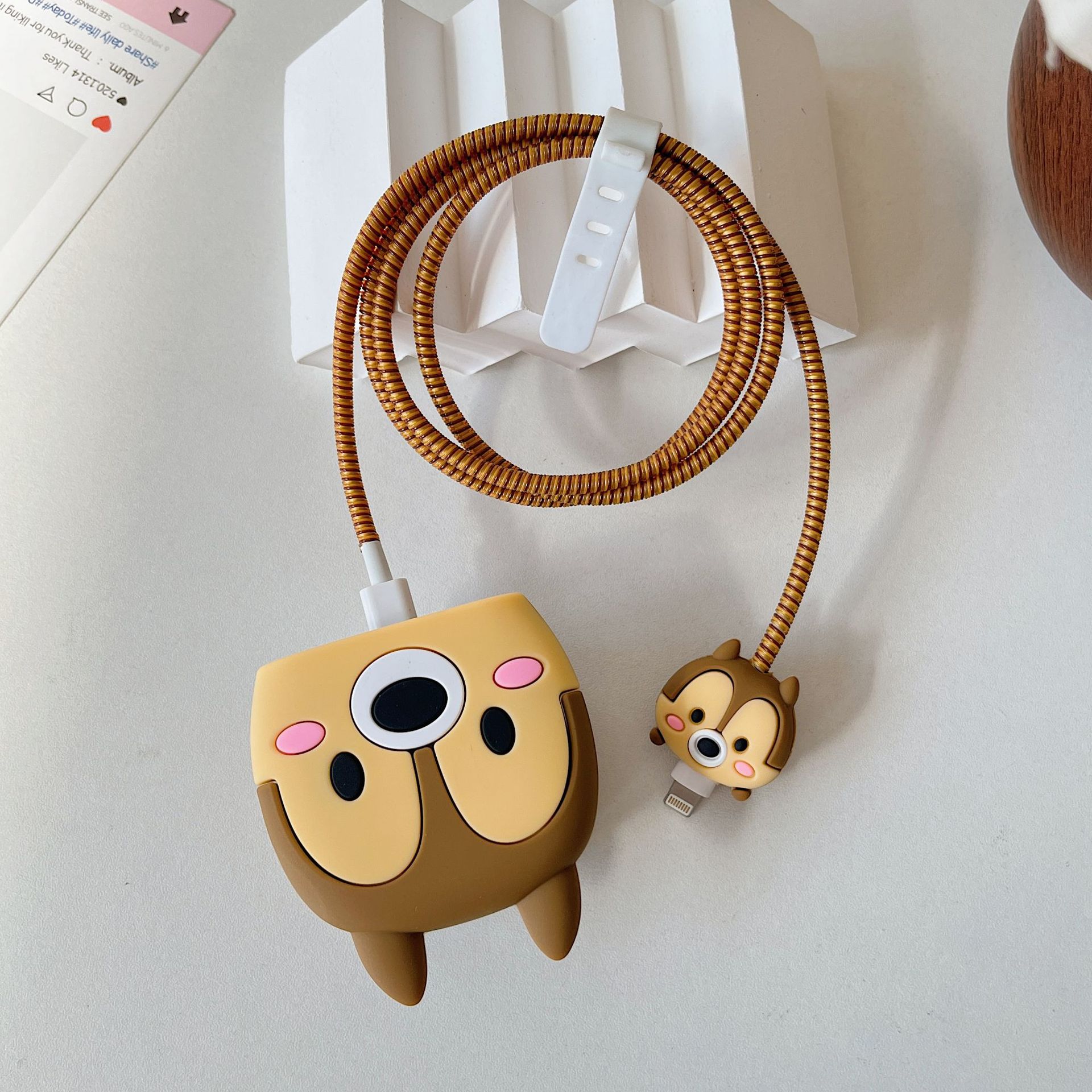 2024 nueva cubierta protectora de cabezal de carga rápida estándar británico de dibujos animados de 20W para cargador de Apple 20WPD plegable de tres enchufes