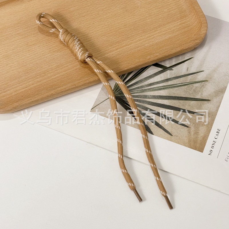 編みカバンのストラップの螺旋の結び紐のiuは鍵のボタンのネットの赤い色の結びの縄の装飾の部品を結びます。