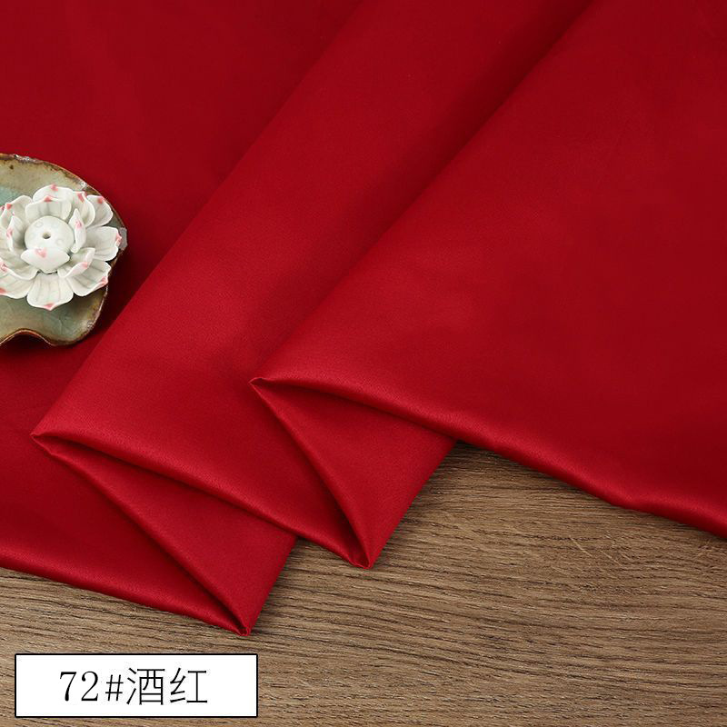 現物は高級なサテン生地のチャイナドレスを提供しています。|undefined