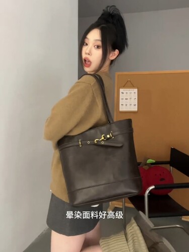 Retro backpack 2026 autumn and winter new fashionable Korean niche tote bag all-match large-capacity shoulder bag