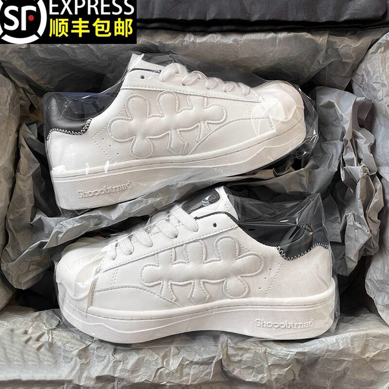 Every year, the trendy white sneakers are popular. The new Plum Blossom Ensemble series of thick-soled shoes for men and women is breathable and casual sports footwear Every year, the trendy white sneakers are popular. The new Plum Blossom Ensemble series of thick-soled shoes for men and women is breathable and casual sports footwear