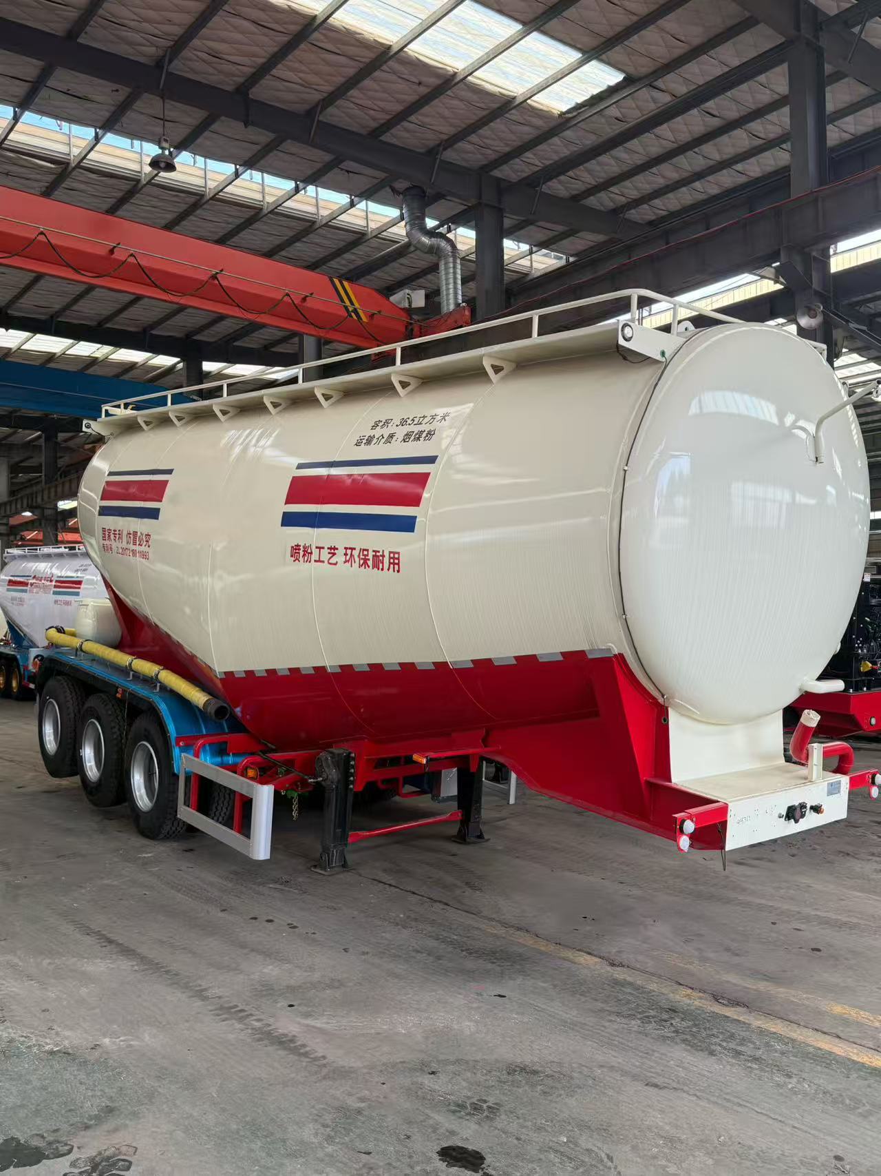 Factory Direct Supply of Bulk Cement Transport Tank Truck 45 Cubic Tank Semi-Trailer Powder Particle Transport Tank Can Be Cross-Border