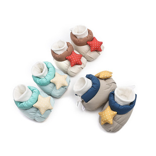Winter new infant shoes and socks soft thick bottom fleece-lined baby boys and girls do not drop shoes 0-1 years old anti-drop cute cotton shoes