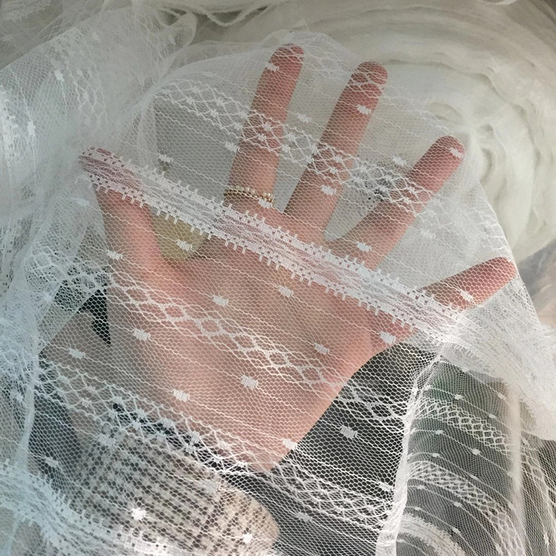 厂家供应 网纱布网眼布裙纱女装面料 婚庆背景布置