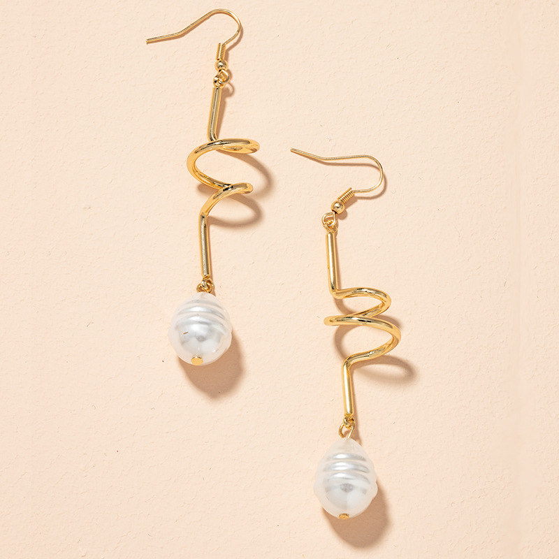 Unregelmäßige Perlenlange Ohrringe display picture 3