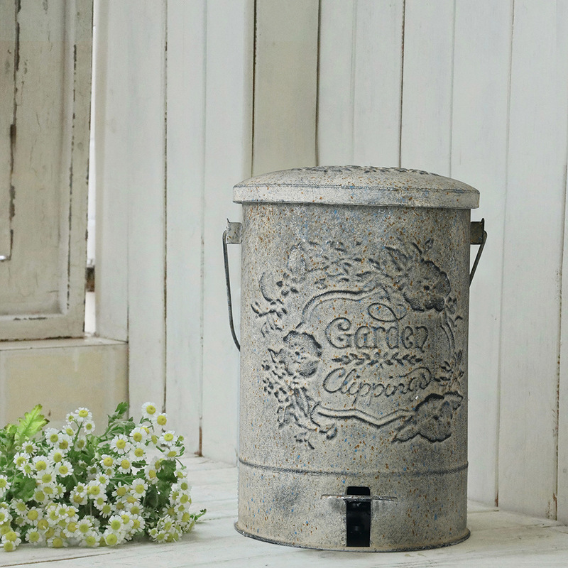 Retro Outdoor Trash Can Garden Iron Relief Foot-Operated Villa Courtyard Large Capacity Trash Can Recyclable