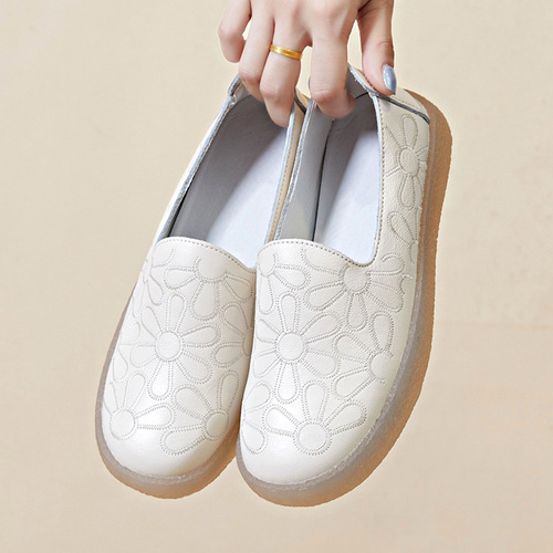 Soft-soled genuine leather new tendon-soled women's shoes retro embroidered slip-on nurse pregnant mother shoes casual white