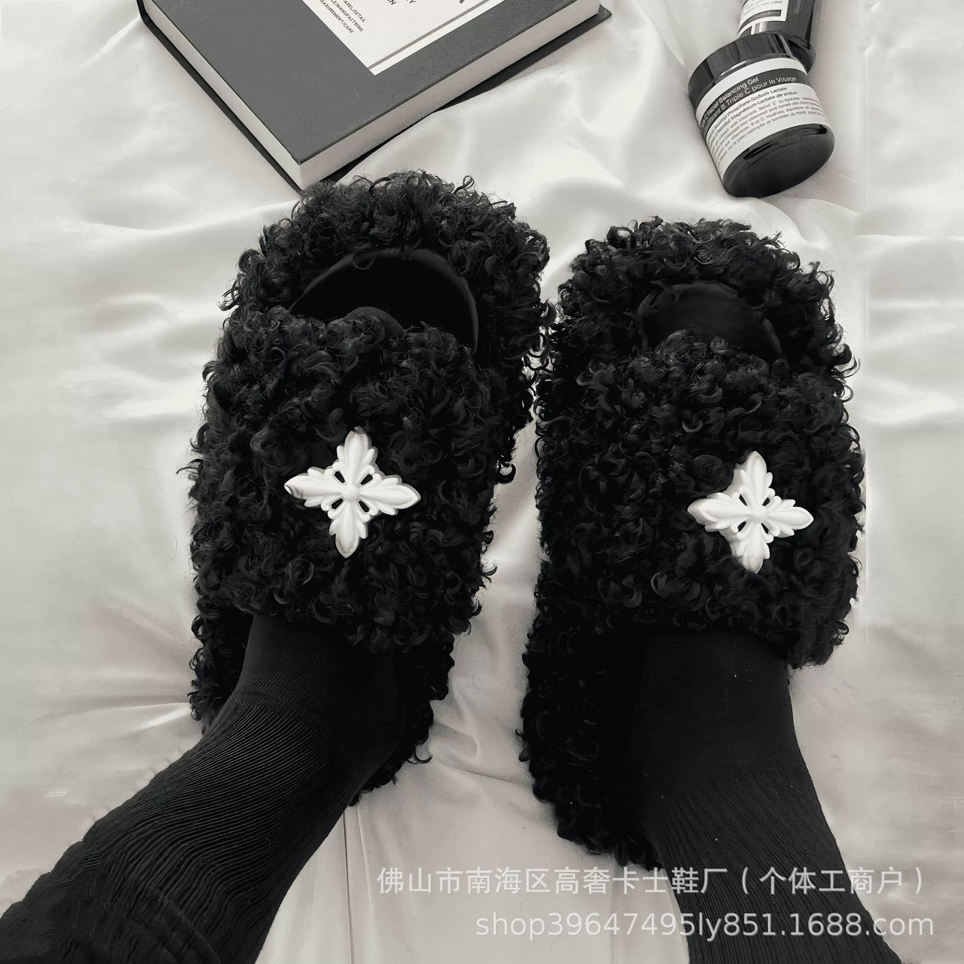 Пуховые тапочки с черной роскошной отделкой Wu Xuanyi в стиле SMFK, с ворсом на подошве, стянутающий мех