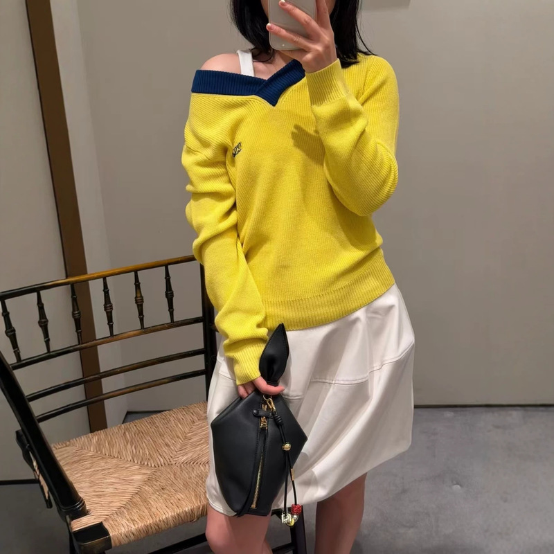 High-end version 26 early autumn fashion, trendy niche light luxury style V-neck knit sweater, long-sleeved top, exquisite women's clothing High-end version 26 early autumn fashion, trendy niche light luxury style V-neck knit sweater, long-sleeved top, exquisite women's clothing